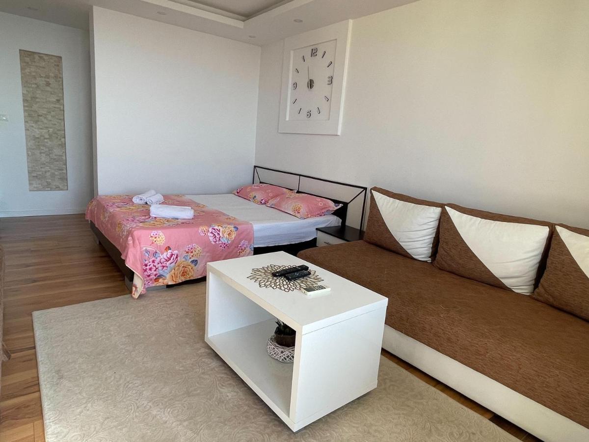 Days Inn Apartments Ulcinj Bagian luar foto