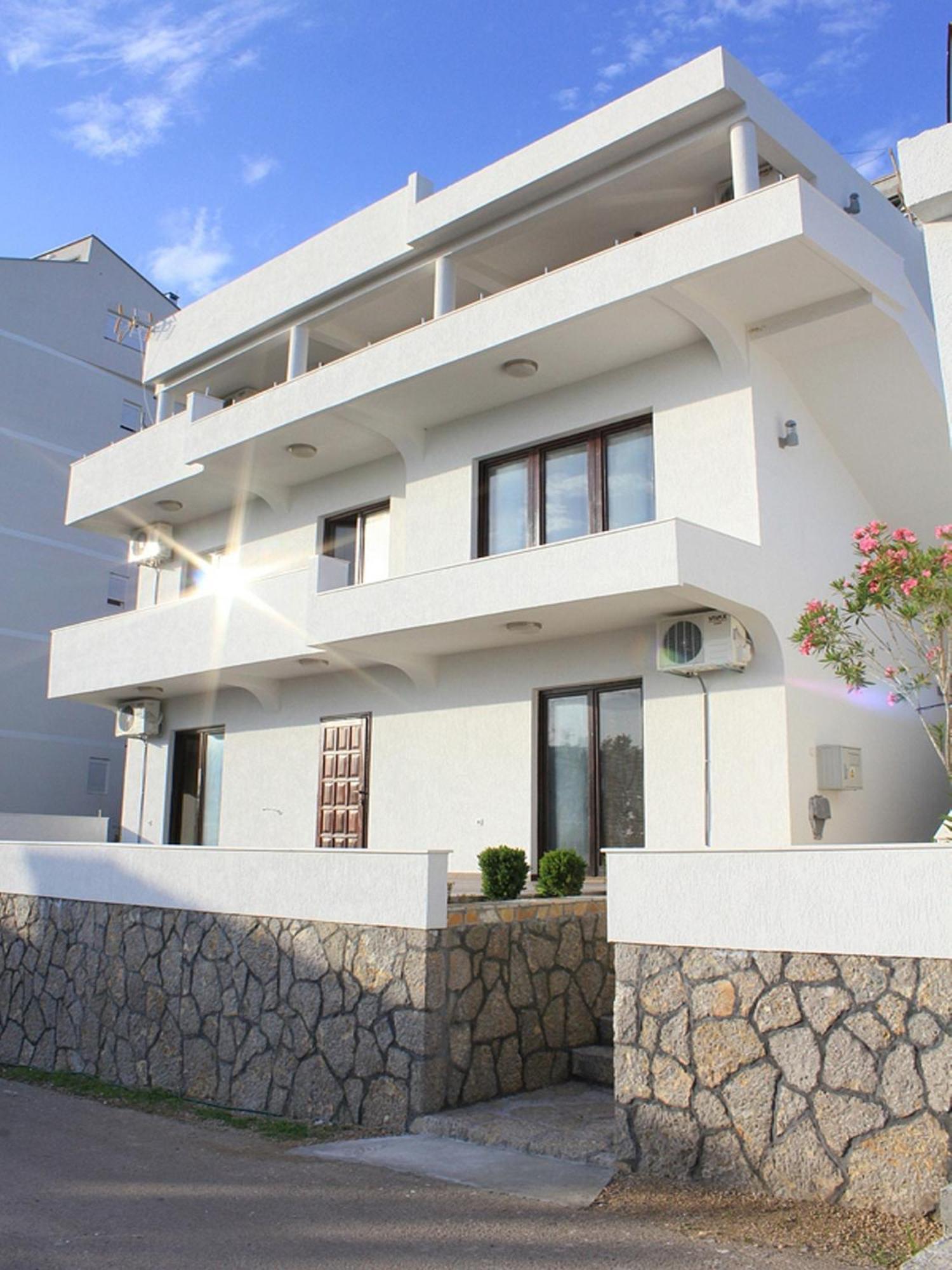 Days Inn Apartments Ulcinj Bagian luar foto