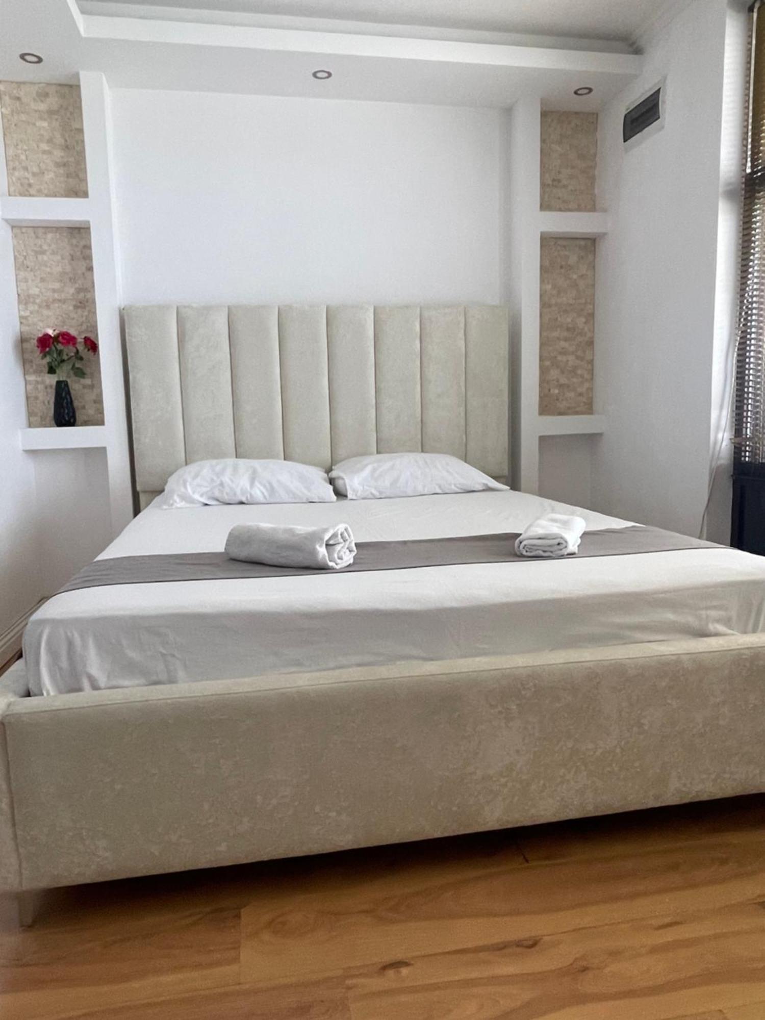 Days Inn Apartments Ulcinj Bagian luar foto