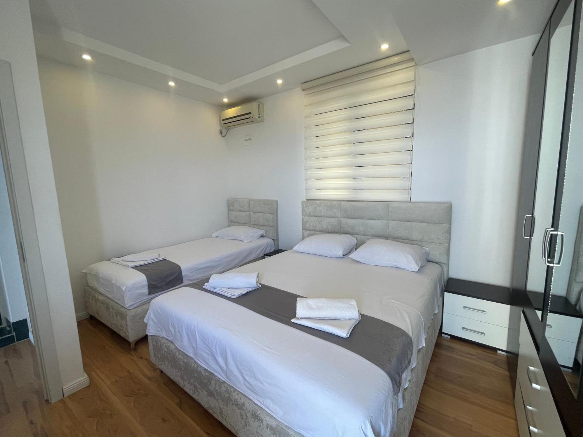 Days Inn Apartments Ulcinj Bagian luar foto