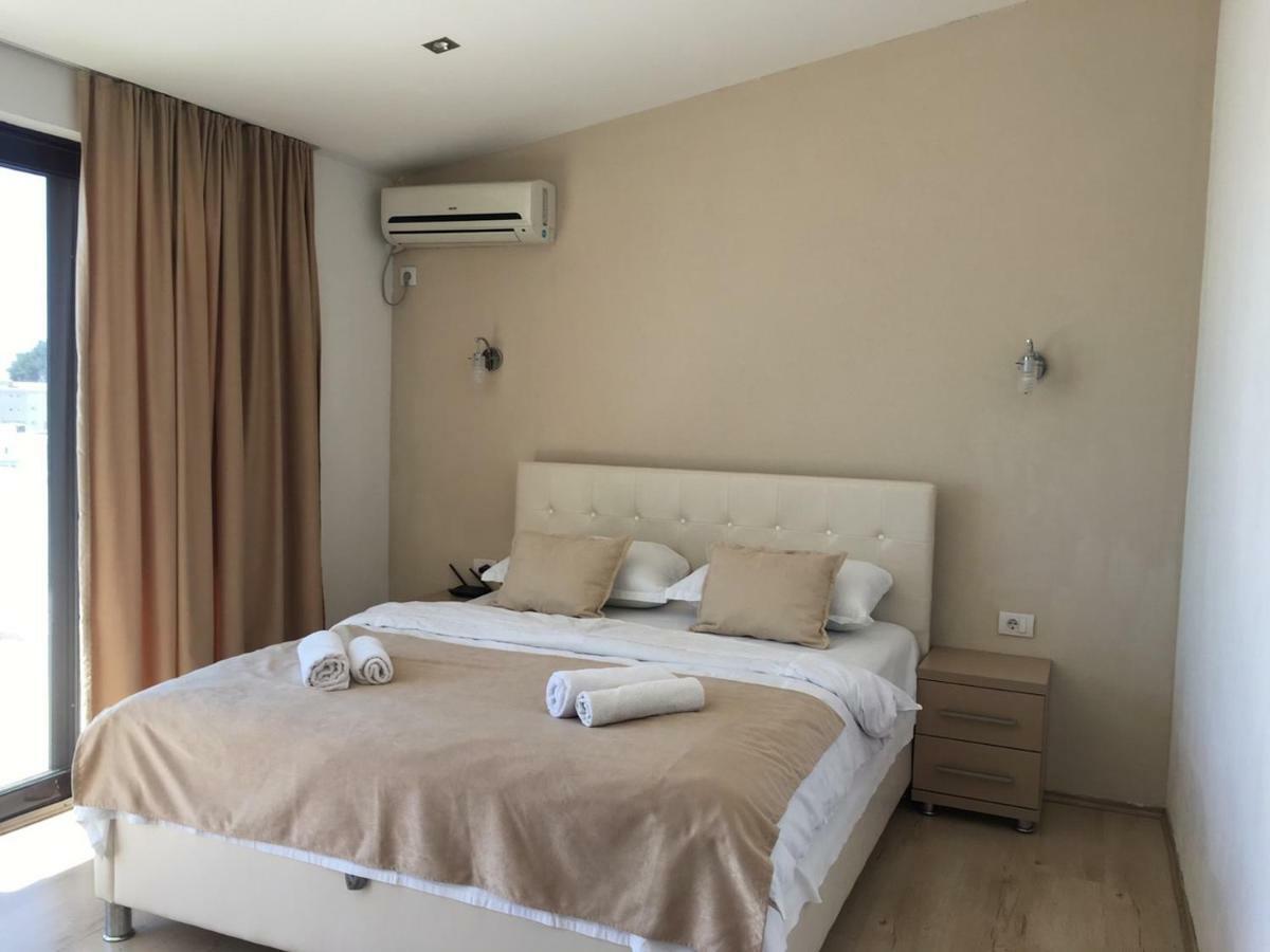 Days Inn Apartments Ulcinj Bagian luar foto